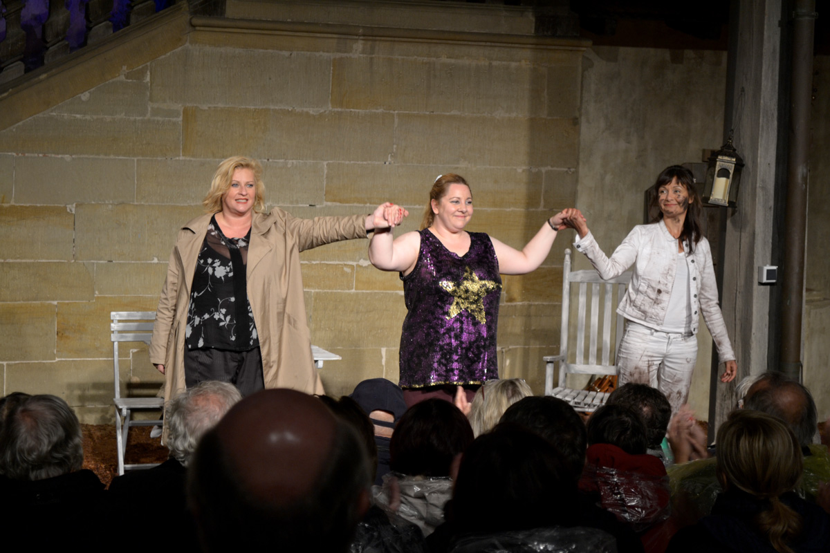 Verdienter Applaus (v.l.n.r.): Petra Kleinert, Mackie Heilmann und Astrid Rashed